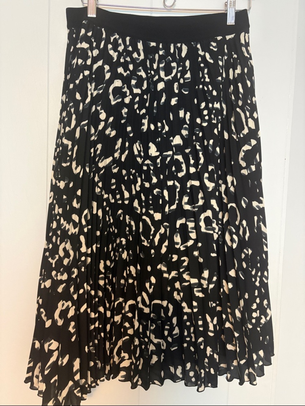 H&M Navy and Cream Pleated Midi Skirt - Leopard Spot